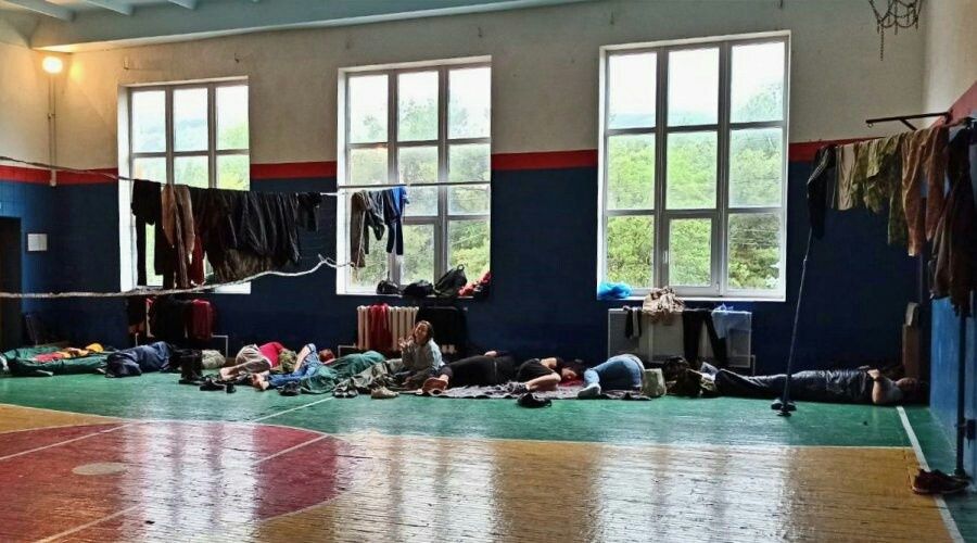 Севастопольские спасатели эвакуировали группу туристов из подтопленных палаток
