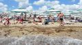 Евпаторийские пляжи переполнены на фоне подтопления Ялты