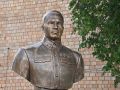 Крымчане подарили Смоленску памятник генералу, героически оборонявшему город