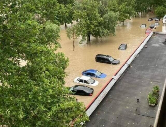 Только три из 700 пострадавших от наводнения автомобилей в Керчи имели страховку КАСКО
