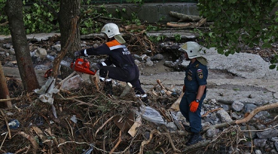 Мэр Ялты показала видео с героями ялтинского потопа