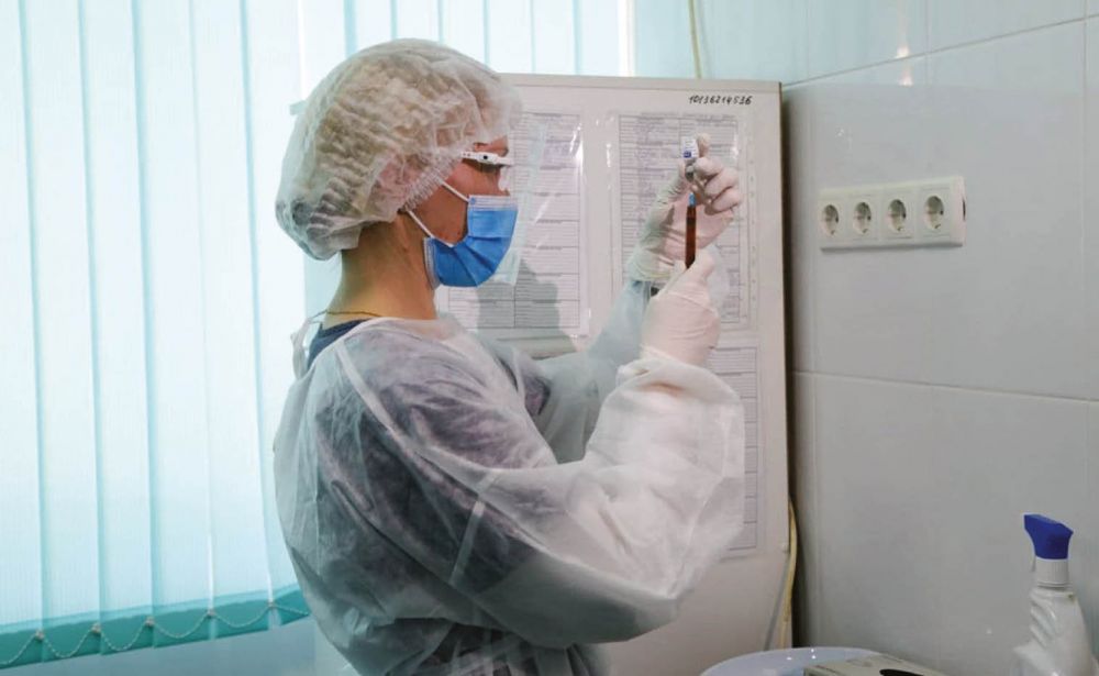 Власти хотят до осени вакцинировать от COVID половину жителей Крыма