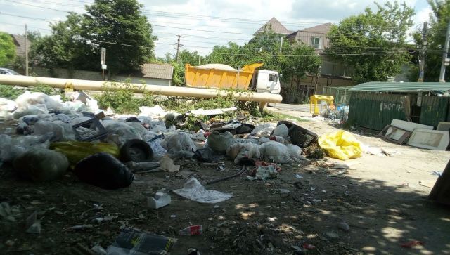 В Симферополе за неделю вывезли 50 тонн мусора со стихийных свалок