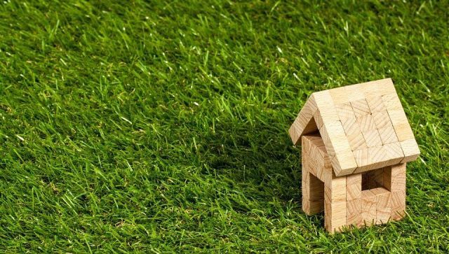Многодетным семьям помогут погасить кредиты на строительство домов
