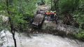 Спасатели достали из реки Коккозка автомобиль, которого снесло потоком воды