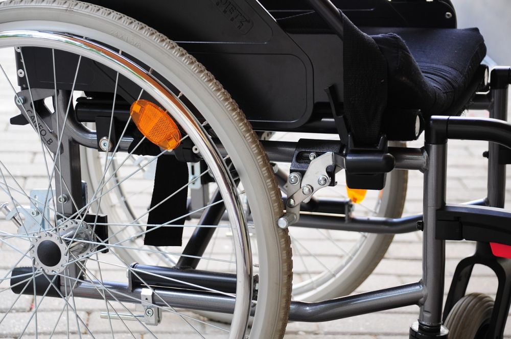 В Симферополе водитель троллейбуса бросил инвалида-колясочника на остановке