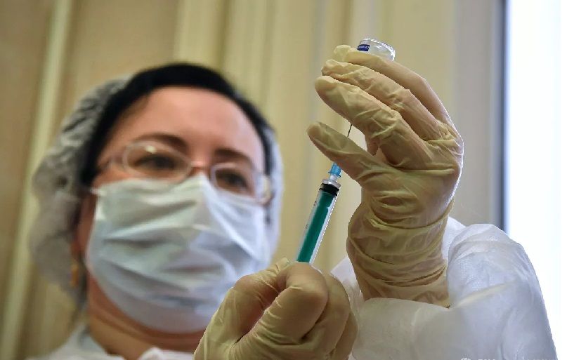 Министр здравоохранения ответит на вопросы россиян о вакцинации в прямом эфире