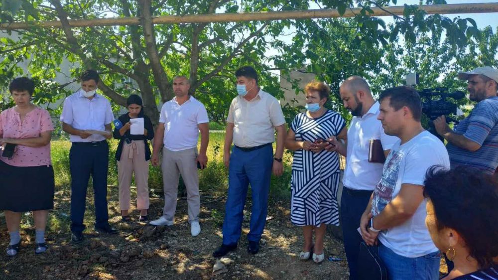 Представители Госкомнац РК посетили строительство социально важных объектов Симферопольского района
