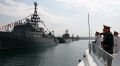 Севастополь отметил день ВМФ парадом военных кораблей