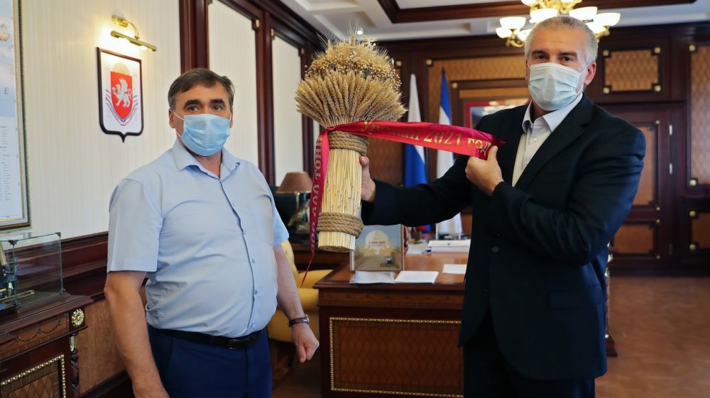 Сергей Аксёнов поздравил крымских хлеборобов с намолотом миллиона тонн зерна