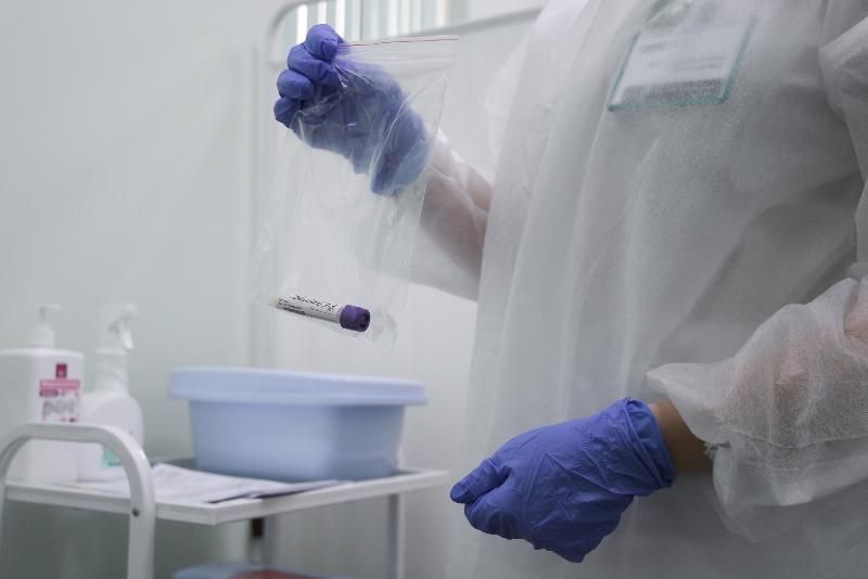 Медики Крыма подтвердили более 370 новых случаев коронавируса за сутки