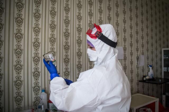 В Крыму за сутки выявили 381 случай коронавируса