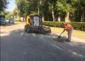 В Евпатории ремонтируют дорожное покрытие на центральной улице