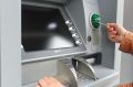 В Ялте полиция вернула деньги местному жителю, забывшему в банкомате карту