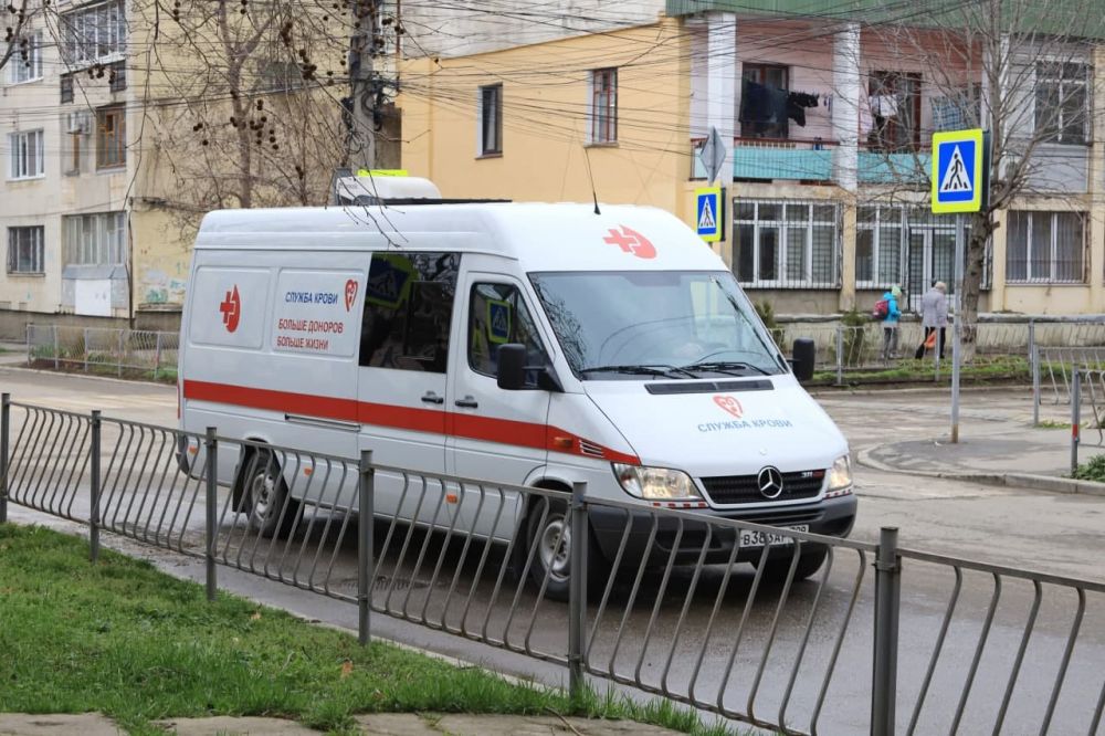 Центр крови передал крымским больницам более тысячи доз антиковидной плазмы