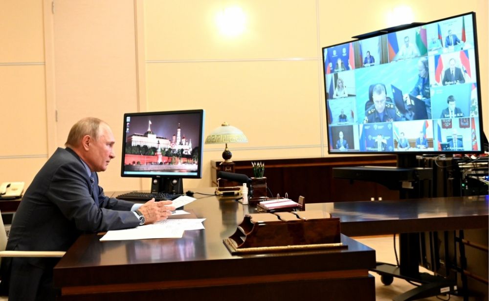 Владимир Путин контролирует ситуацию по подтоплениям и природным пожарам в регионах