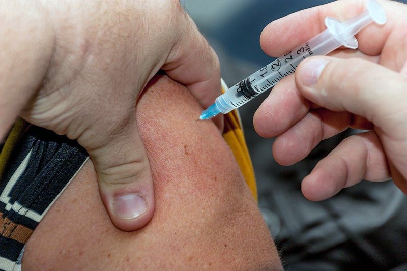 Среди сделавших прививку от коронавируса разыграют 100 млн рублей