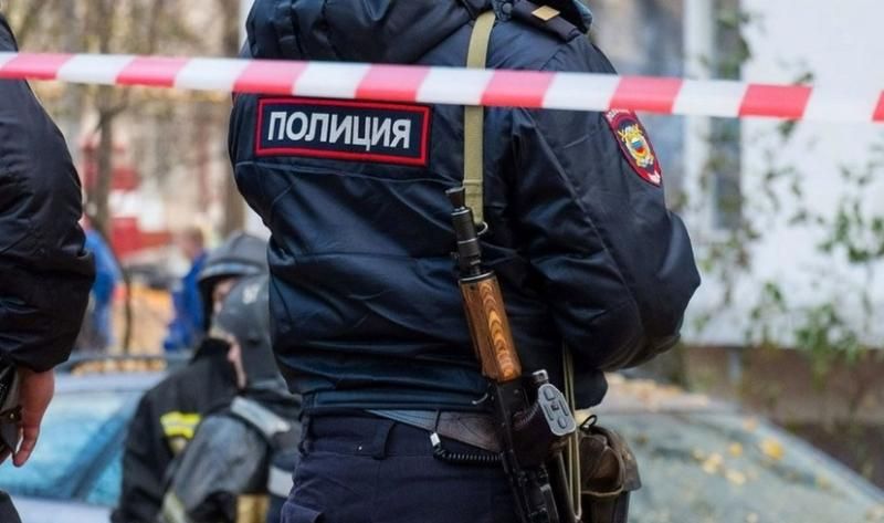 В Севастополе нетрезвый мужчина устроил погром во дворе многоэтажки