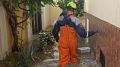 Крымские спасатели эвакуировали двух человек из затопленного подземного гаража