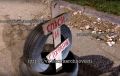 «Спаси и сохрани»: Керченские водители поставили крест около ямы на дороге