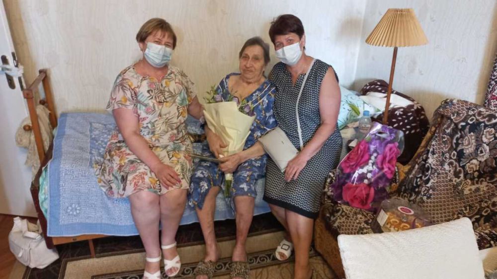 90-летний юбилей отметила жительница пгт Санаторное Лидия Работягова