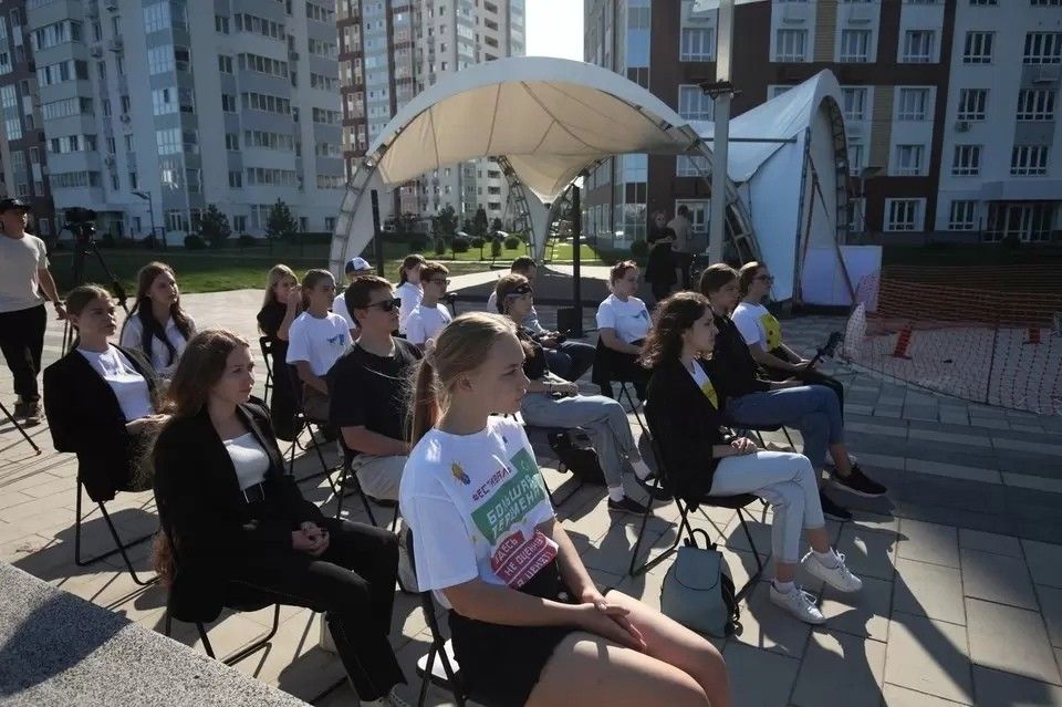 В школе Симферополя состоялся Всероссийский челлендж «Поделись своим знанием»