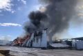 В Севастополе пожар уничтожил склад в районе Камышового шоссе