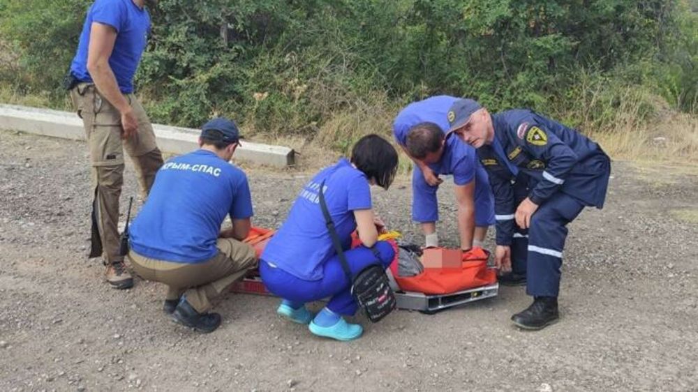 Застряли в горах: алуштинские спасатели помогли туристам