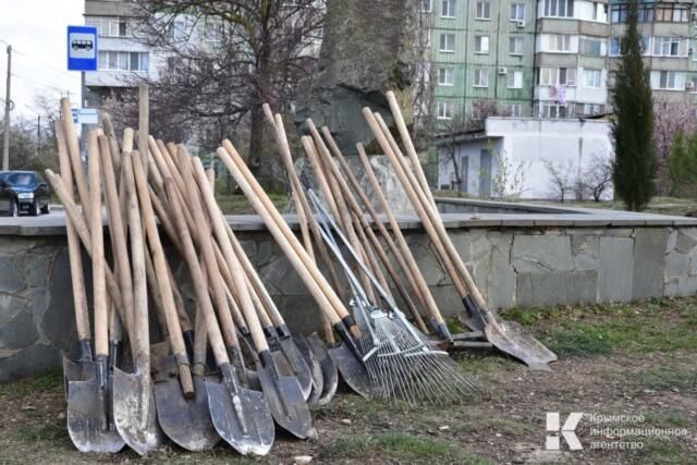 В Крыму не хватает более 2 тысяч дворников
