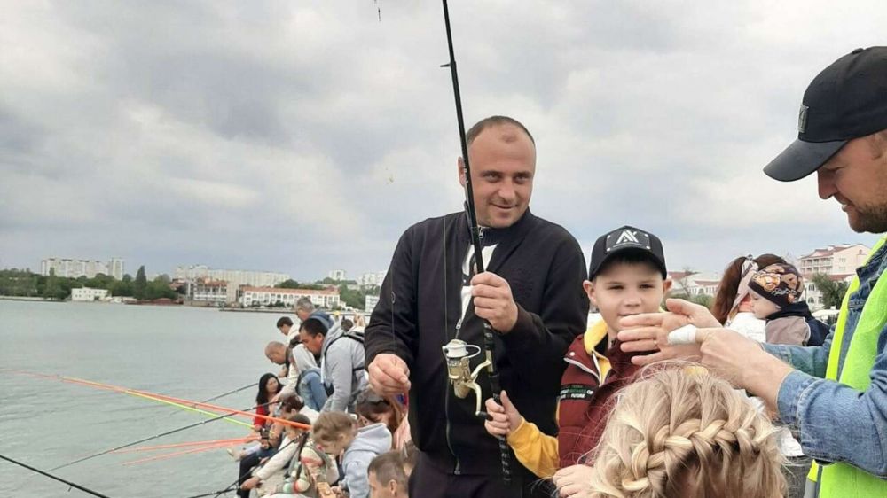 Уникальные бесплатные уроки рыбалки для детей стартовали в Севастополе