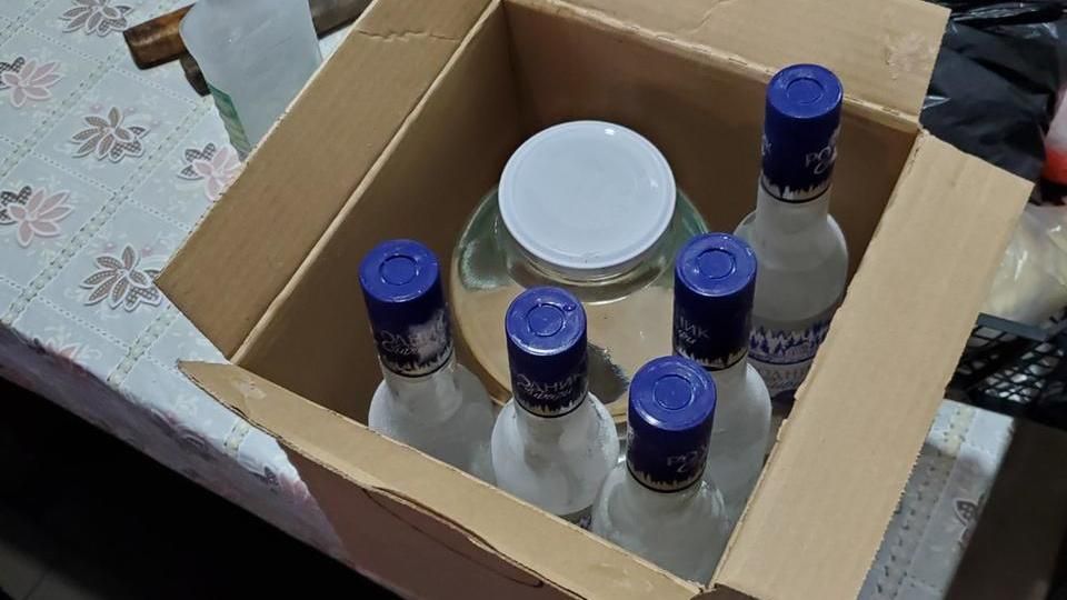 Специалисты Минпрома Крыма проверили легальность алкогольной продукции на территории города Симферополя
