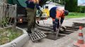 В Симферополе готовятся к дождям: коммунальщики чистят "ливневки"