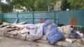 Сколько мусора убирают в Симферополе вокруг контейнерных площадок
