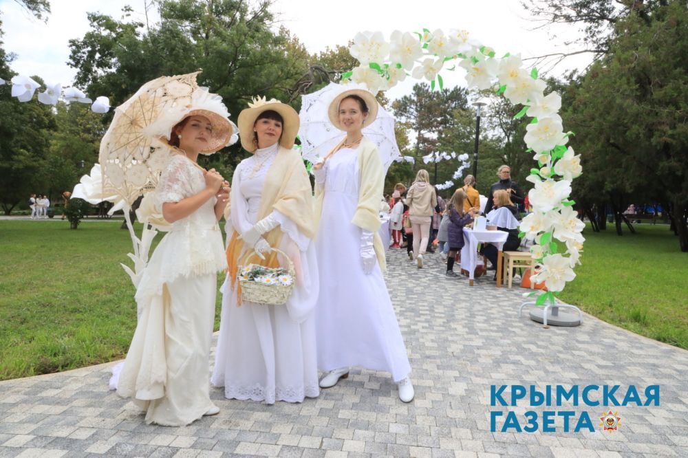 В Симферополе проходит акция «Белый цветок» — фото