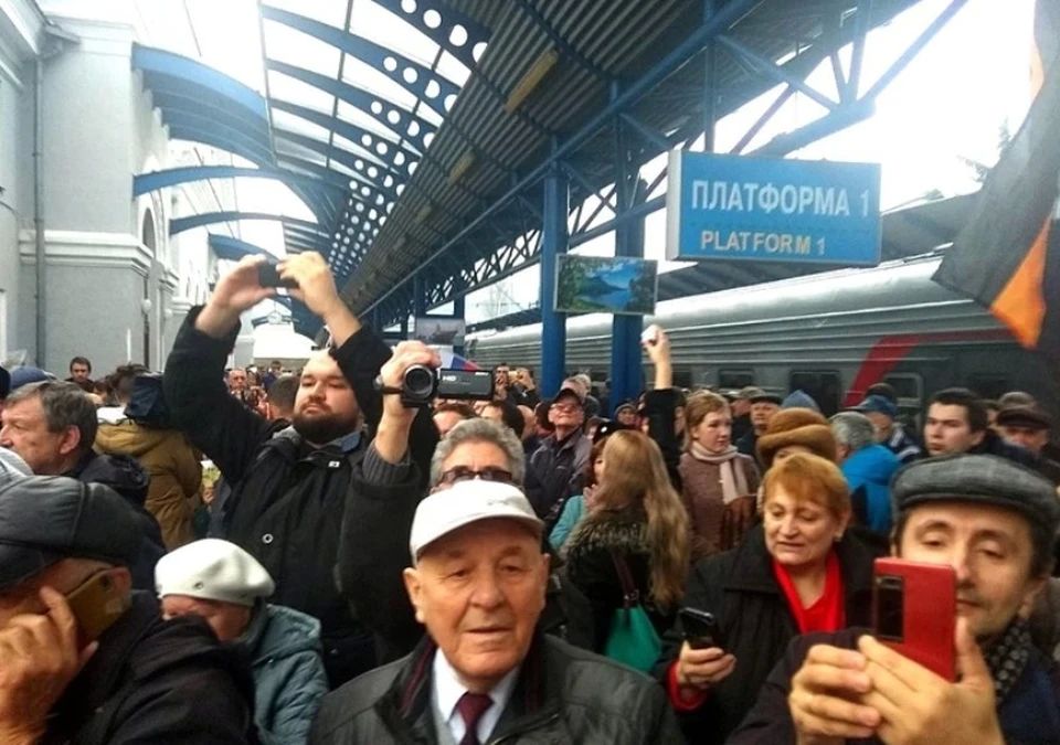 По Крымскому мосту на поезде проехал двухмиллионный пассажир