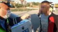 Сотрудники ГИБДД остановили под Симферополем водителя, перевозившего в нижнем белье наркотики