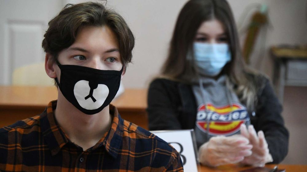 Карантин в школах Крыма: сколько уже ушли на "удаленку"