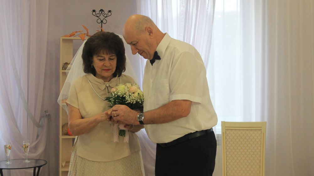 В Крыму чествования юбиляров супружеской жизни приобрели традиционный характер – Наталия Пельо