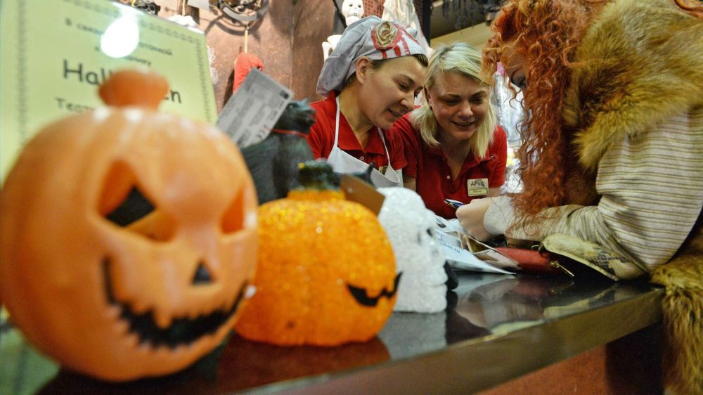 Зомби, Дракула и "Игра в кальмара": как россияне нарядятся на Хэллоуин