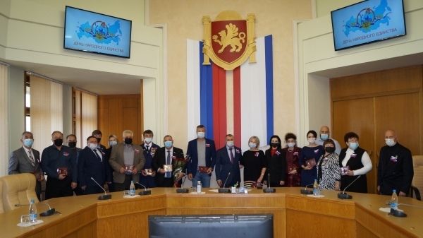 В Государственном Совете Республики Крым наградили отличившегося сотрудника ГКУ РК «КРЫМ-СПАС»