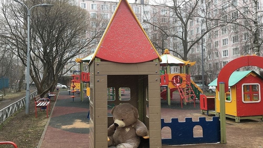 В Симферополе до конца года завершат строительство 22-х детских площадок