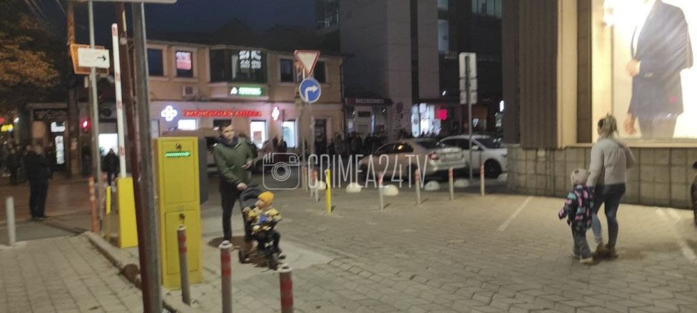 В Симферополе эвакуировали два торговых центра
