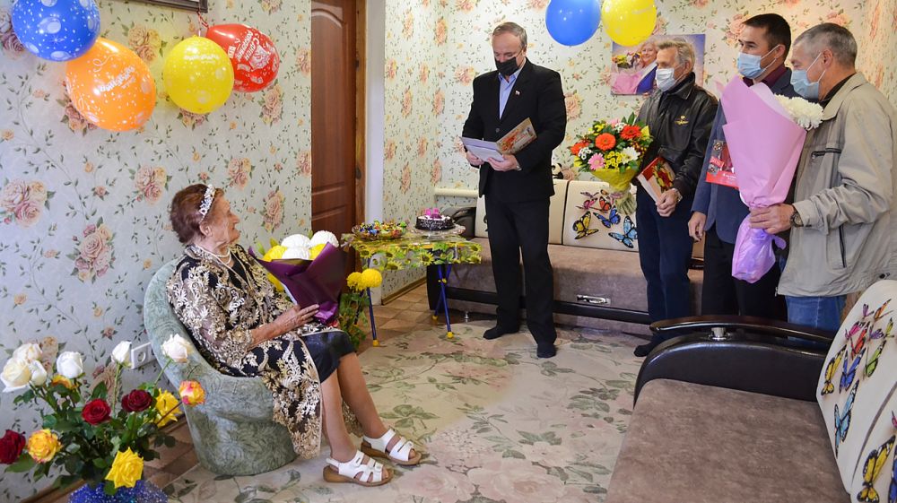 Жительницу села Новосельское поздравили с 95-летним юбилеем