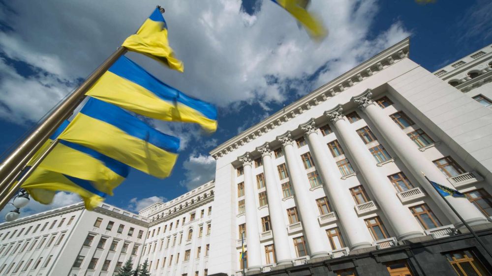 Зеленский ввел новые санкции против должностных лиц в Крыму