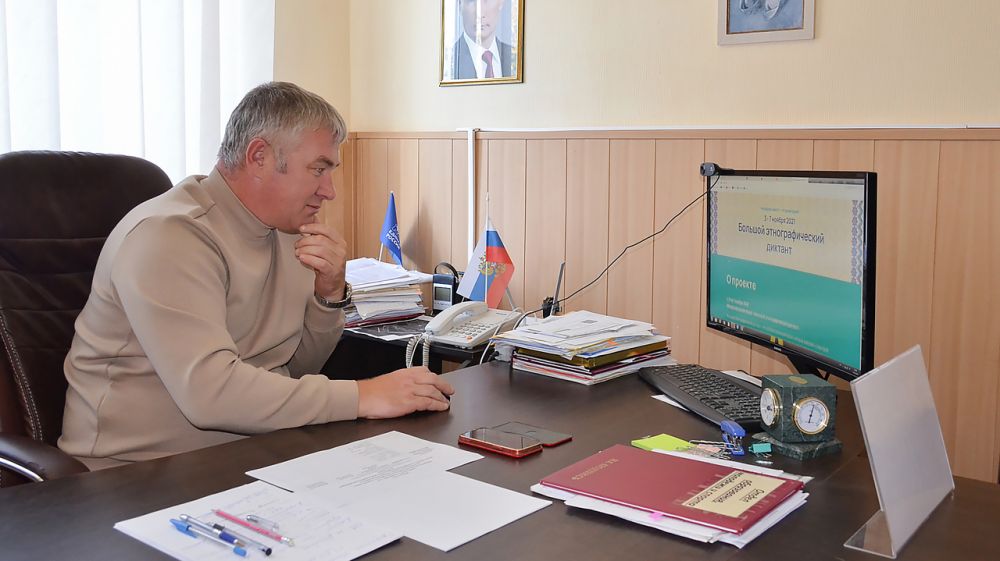 Руководители Черноморского района приняли участие в написании «Большого этнографического диктанта»