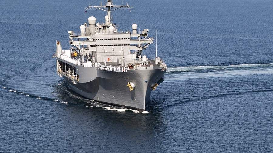 Черноморский флот отслеживает действия корабля США в Черном море