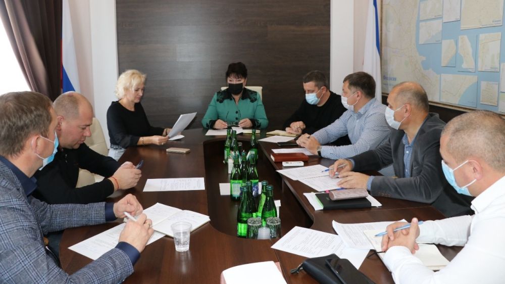 В Феодосии состоялось совещание по вопросу переноса базы перегрузки ТКО, расположенной в районе Керченского шоссе