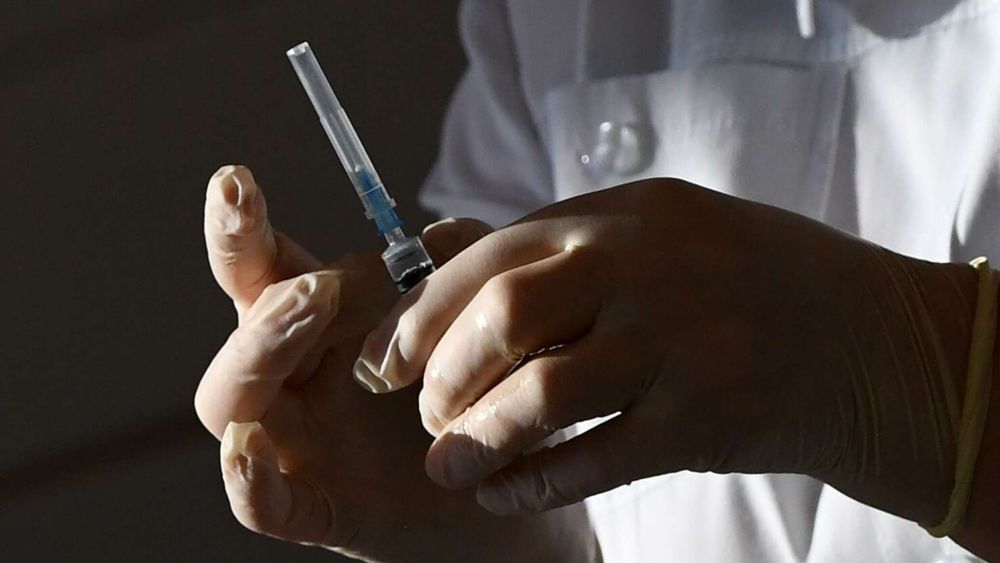 Врач в Севастополе перепутала вакцины от COVID: чем это опасно
