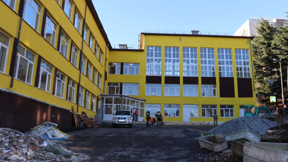 В Гаспринской средней школе №1 возобновился ремонт