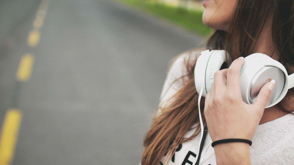 Чтобы не оглохнуть: как долго можно слушать музыку в наушниках